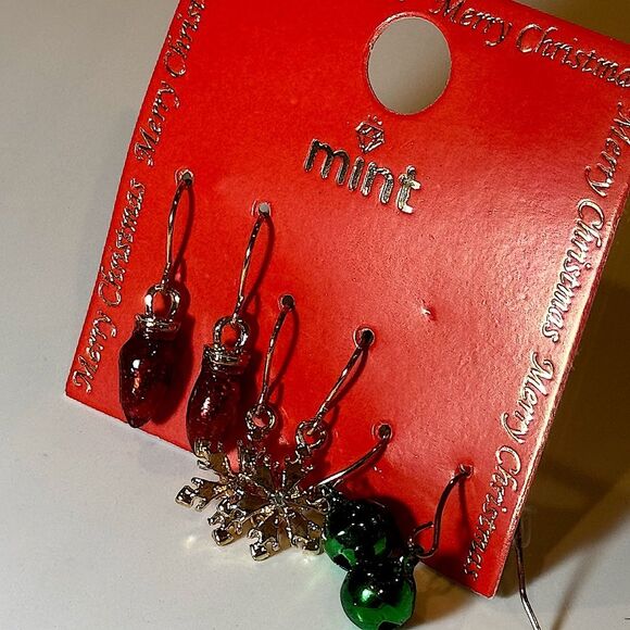 Festive Christmas Earrings Set – Holiday Cheer in Every Pair - Picture 2 of 5